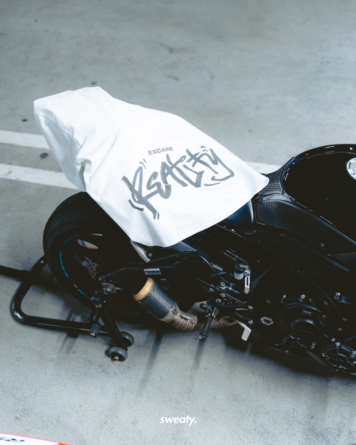 SIGNATURE WHITE-TEE
