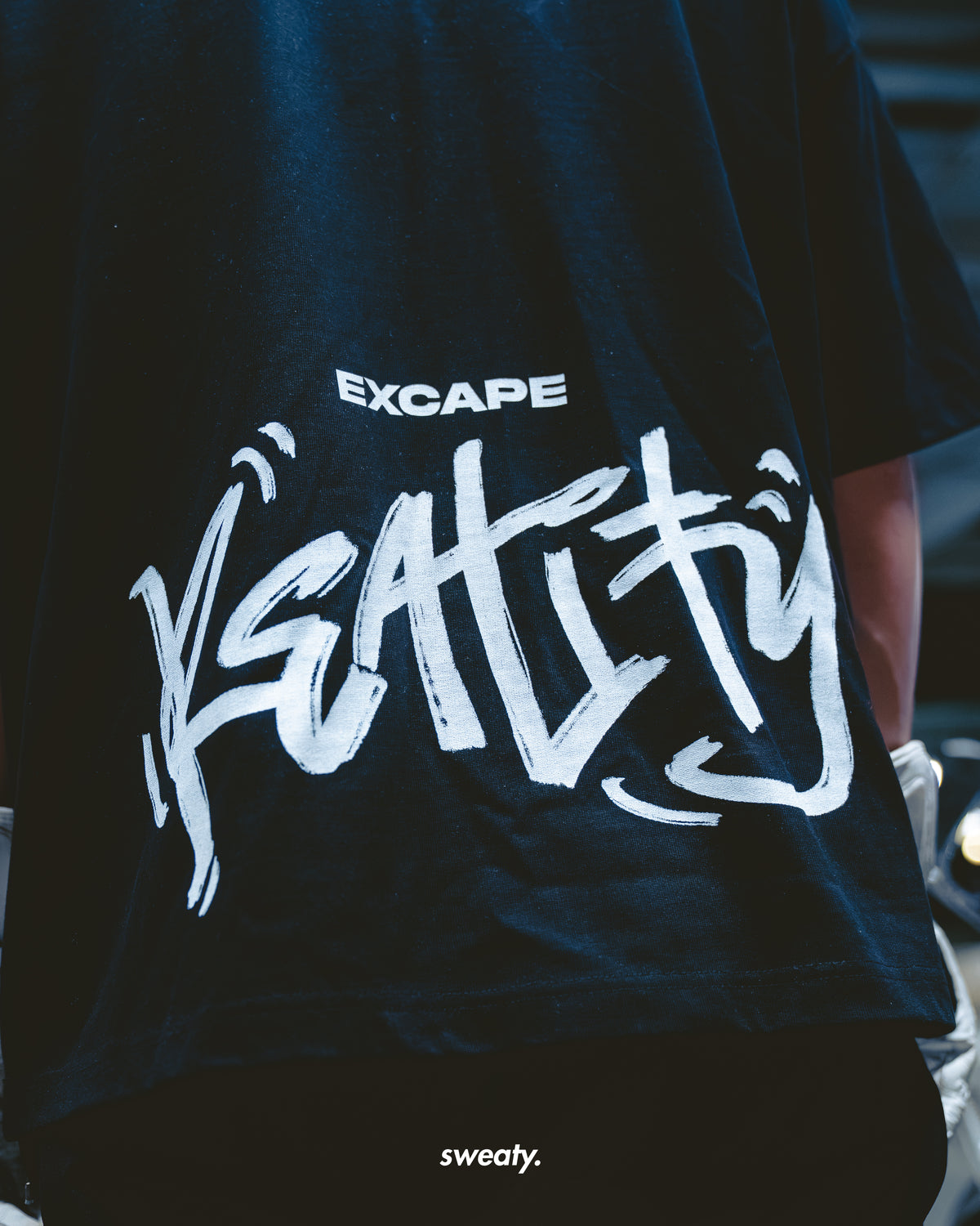 SIGNATURE BLACK-TEE